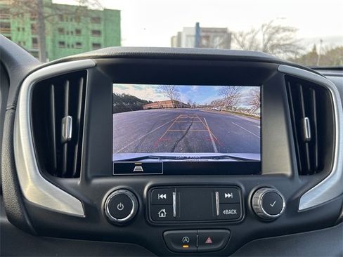 Used 2024 GMC Terrain SLT image 35
