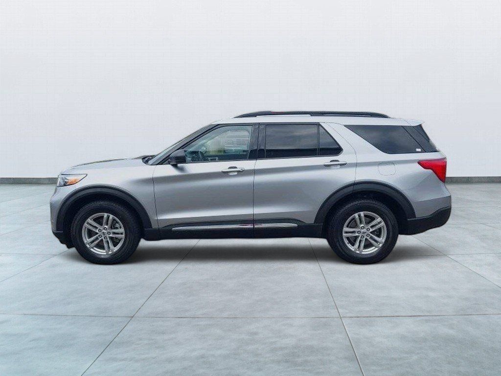 Certified 2022 Ford Explorer XLT w/ Equipment Group 202A AWD/4WD image 4