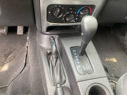 Used 2004 Jeep Liberty Renegade AWD/4WD image 13
