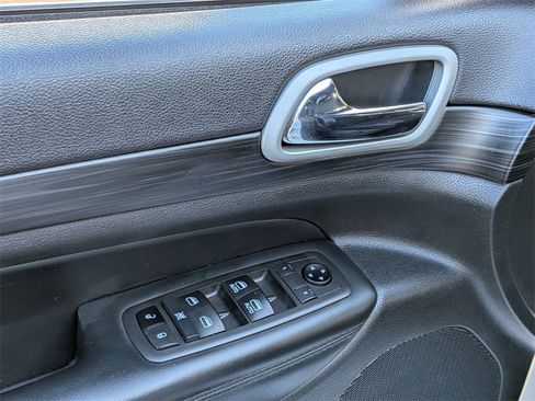 Certified 2021 Jeep Grand Cherokee Laredo X image 10