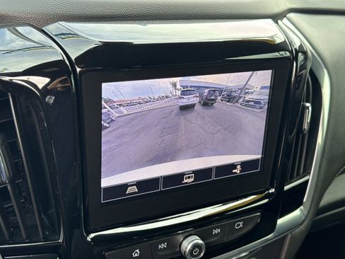 Used 2023 Chevrolet Traverse LT FWD image 18