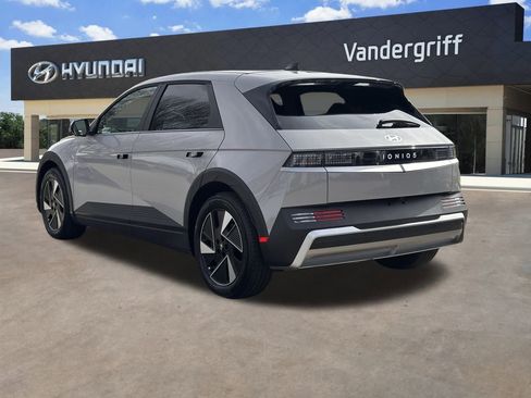 Certified 2025 Hyundai Ioniq 5 SE image 11