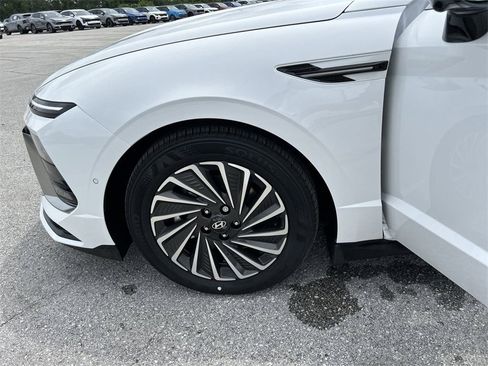 New 2025 Hyundai Sonata Limited image 32