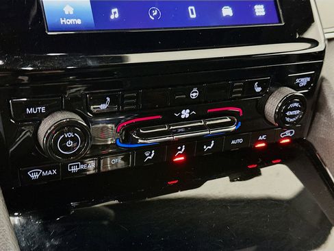 Used 2023 Jeep Grand Cherokee L Laredo image 23