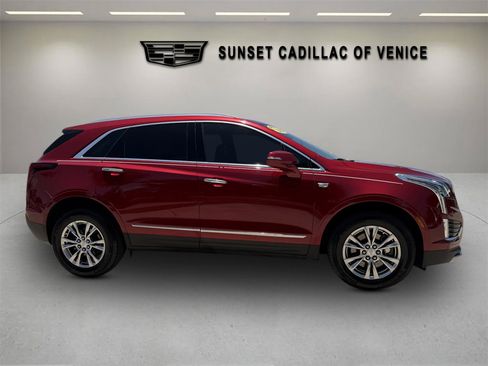 Used 2020 Cadillac XT5 Premium Luxury FWD image 2