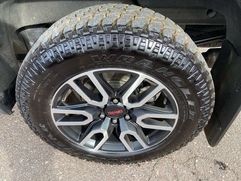 Used 2019 GMC Sierra 1500 AT4 w/ AT4 Premium Package AWD/4WD image 10