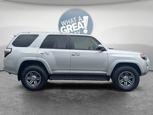 Used 2018 Toyota 4Runner SR5 AWD/4WD image 2