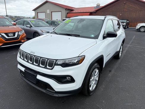 Used 2022 Jeep Compass Latitude w/ Convenience Group AWD/4WD image 2