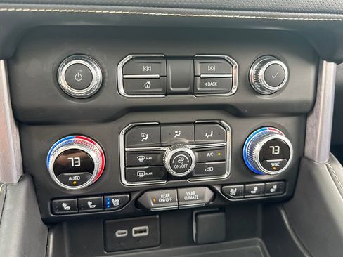 Used 2024 GMC Yukon SLT w/ SLT Premium Package image 21