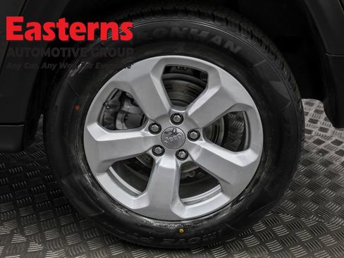 Used 2021 Jeep Compass Latitude w/ Driver Assistance Group image 32