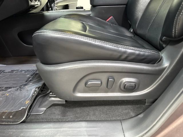 Used 2015 Nissan Pathfinder Platinum w/ Family Entertainment Package FWD image 9