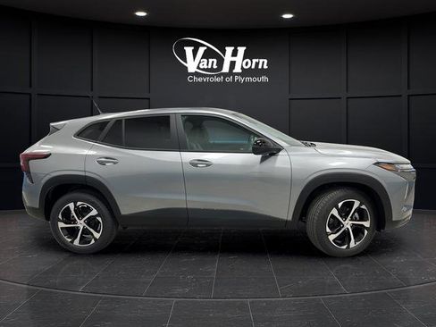 New 2026 Chevrolet Trax RS FWD image 2