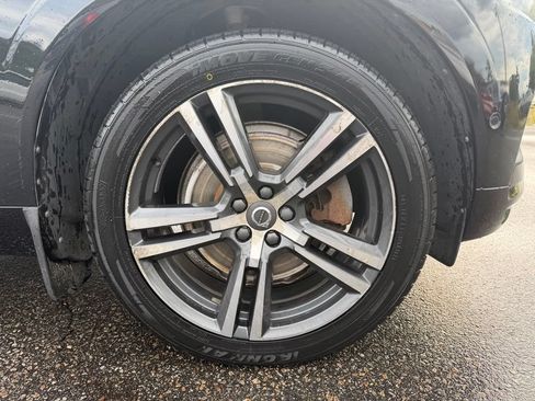 Used 2019 Volvo XC60 T6 Momentum w/ Multimedia Package AWD/4WD image 12