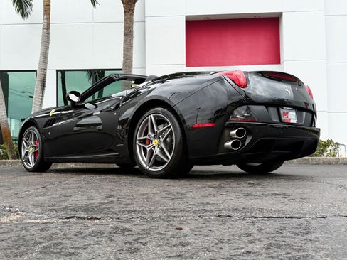 Used 2013 Ferrari California image 31
