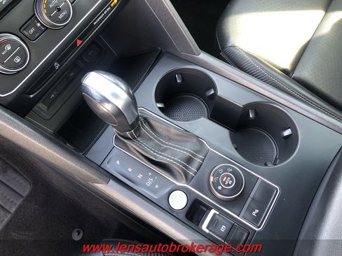 Used 2021 Volkswagen Atlas Cross Sport SE image 15