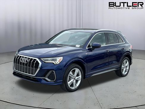 Certified 2023 Audi Q3 2.0T Premium w/ Convenience Package AWD/4WD image 1