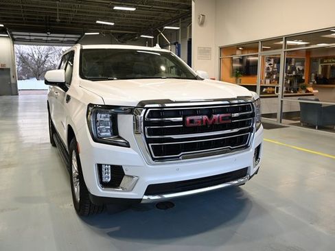 Used 2021 GMC Yukon XL SLT w/ SLT Premium Package image 3