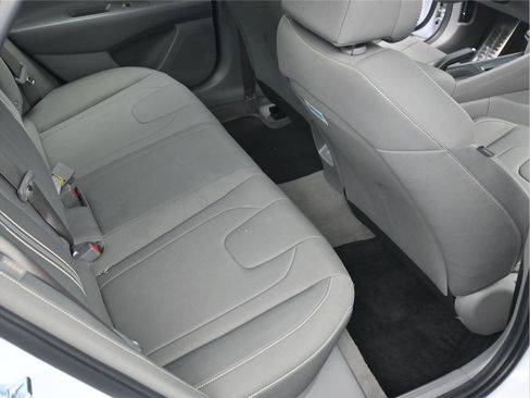 Used 2025 Hyundai Elantra Sport image 8