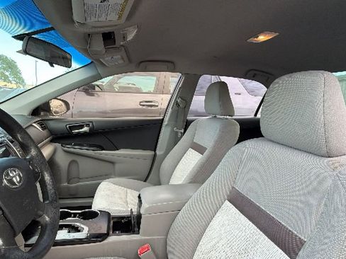 Used 2014 Toyota Camry LE image 10