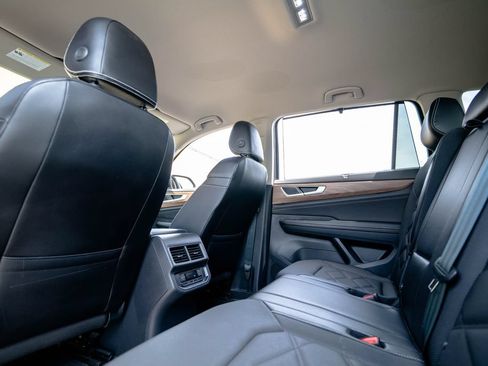 Used 2024 Volkswagen Atlas SE AWD/4WD image 35