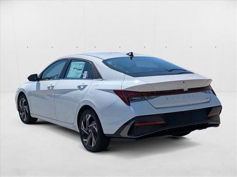 New 2025 Hyundai Elantra Limited image 9