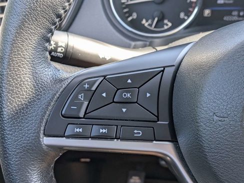 Used 2019 Nissan Rogue S w/ Special Edition Package FWD image 22