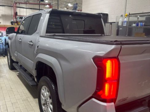Used 2024 Toyota Tacoma SR5 w/ SR5 Upgrade Package image 7