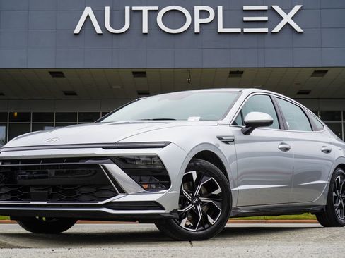 Used 2025 Hyundai Sonata SEL image 1