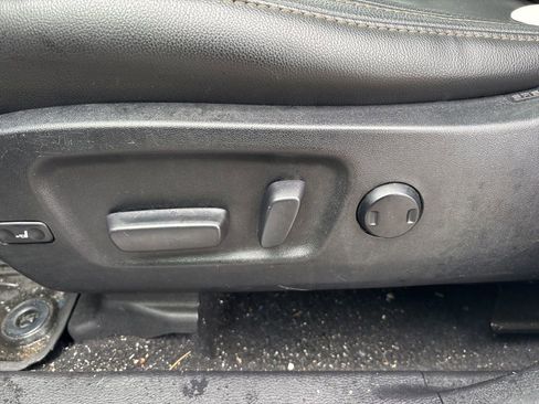 Used 2018 Toyota Highlander Limited image 19