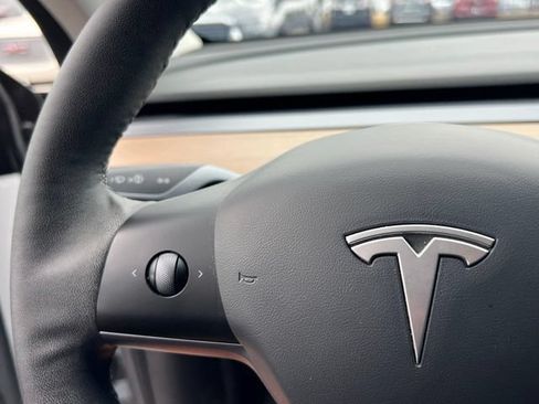 Used 2021 Tesla Model Y Long Range AWD/4WD image 18