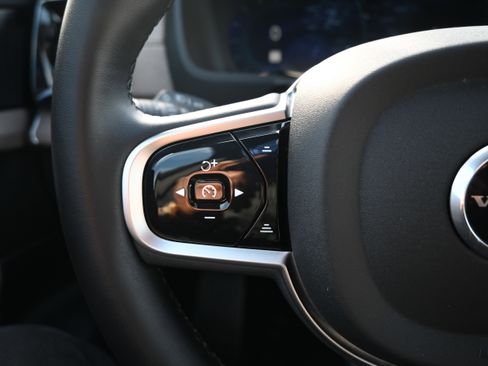 Used 2025 Volvo XC90 B6 Plus image 20