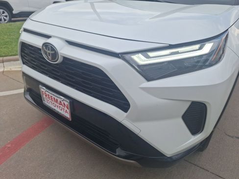 Used 2025 Toyota RAV4 SE image 10