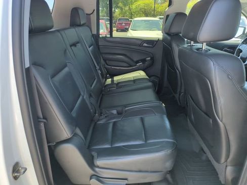 Used 2015 Chevrolet Suburban LT RWD image 32