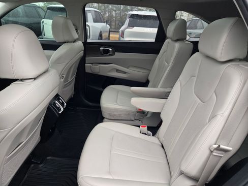 Certified 2023 Kia Sorento EX w/ Panoramic Sunroof Package image 33