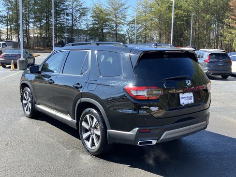 Certified 2025 Honda Pilot Touring image 8