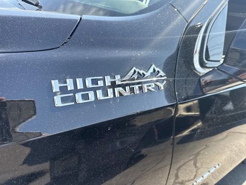 Used 2025 Chevrolet Suburban High Country AWD/4WD image 15