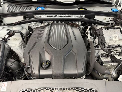 Used 2026 Porsche Macan AWD/4WD image 19