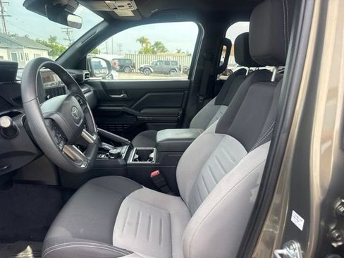 Used 2025 Toyota Tacoma 4x4 Double Cab image 9
