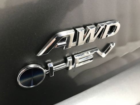Used 2025 Toyota Camry SE AWD/4WD image 9
