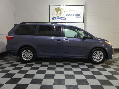 Used 2015 Toyota Sienna XLE FWD image 6