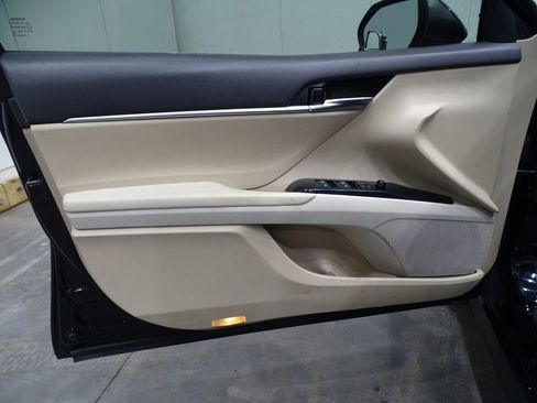 Used 2019 Toyota Camry LE image 15