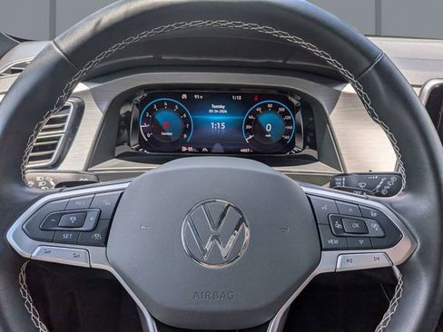 Certified 2025 Volkswagen Atlas Cross Sport SE FWD image 32