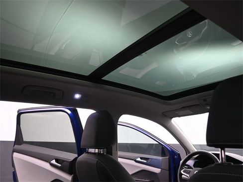 Certified 2023 Volkswagen Taos SE image 27