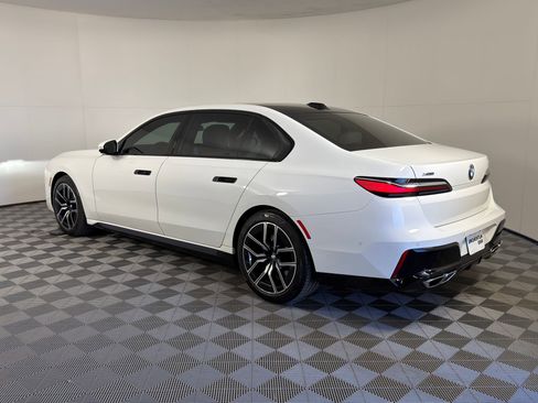 Certified 2023 BMW 760i xDrive image 3