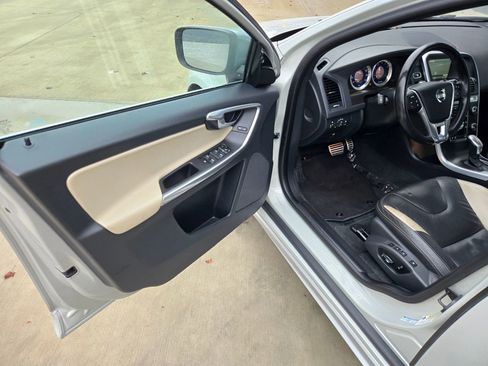 Used 2013 Volvo XC60 T6 R-Design Platinum image 11