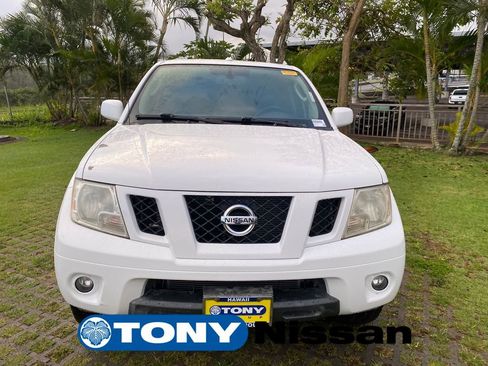 Used 2011 Nissan Frontier PRO-4X AWD/4WD image 2