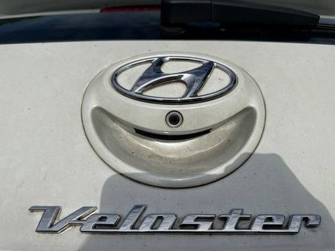 Used 2015 Hyundai Veloster Turbo FWD image 17