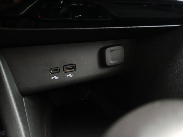 Used 2024 Buick Encore GX Avenir w/ Avenir Convenience Package FWD image 7