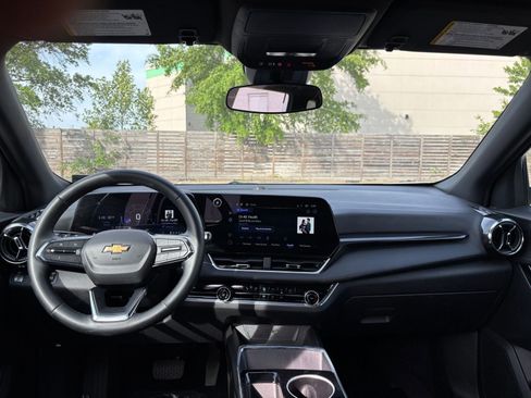 Used 2025 Chevrolet Equinox LT FWD image 34