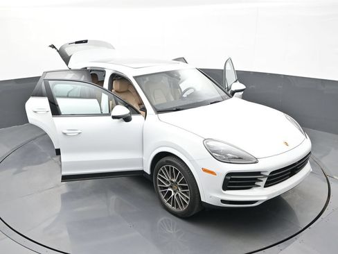 Certified 2023 Porsche Cayenne Platinum Edition AWD/4WD image 32